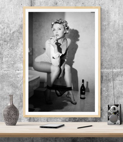 Sexy Woman Smoking On Toilet Bathroom WALL ART PRINT Poster Picture Wall Hanging